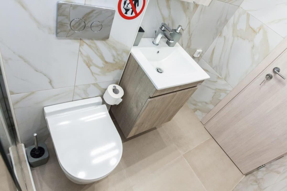 Apartament Brand New Urban Getaway Next To Megaro Mousikis Ateny Zewnętrze zdjęcie