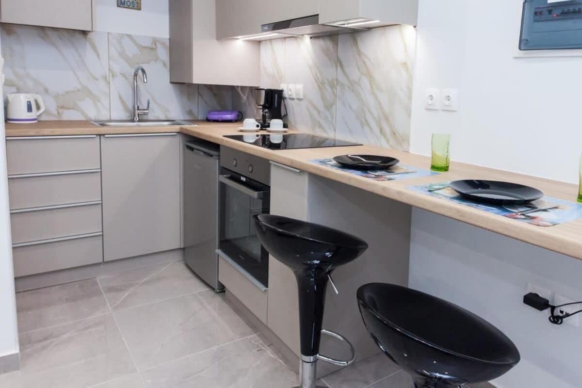 Apartament Brand New Urban Getaway Next To Megaro Mousikis Ateny Zewnętrze zdjęcie