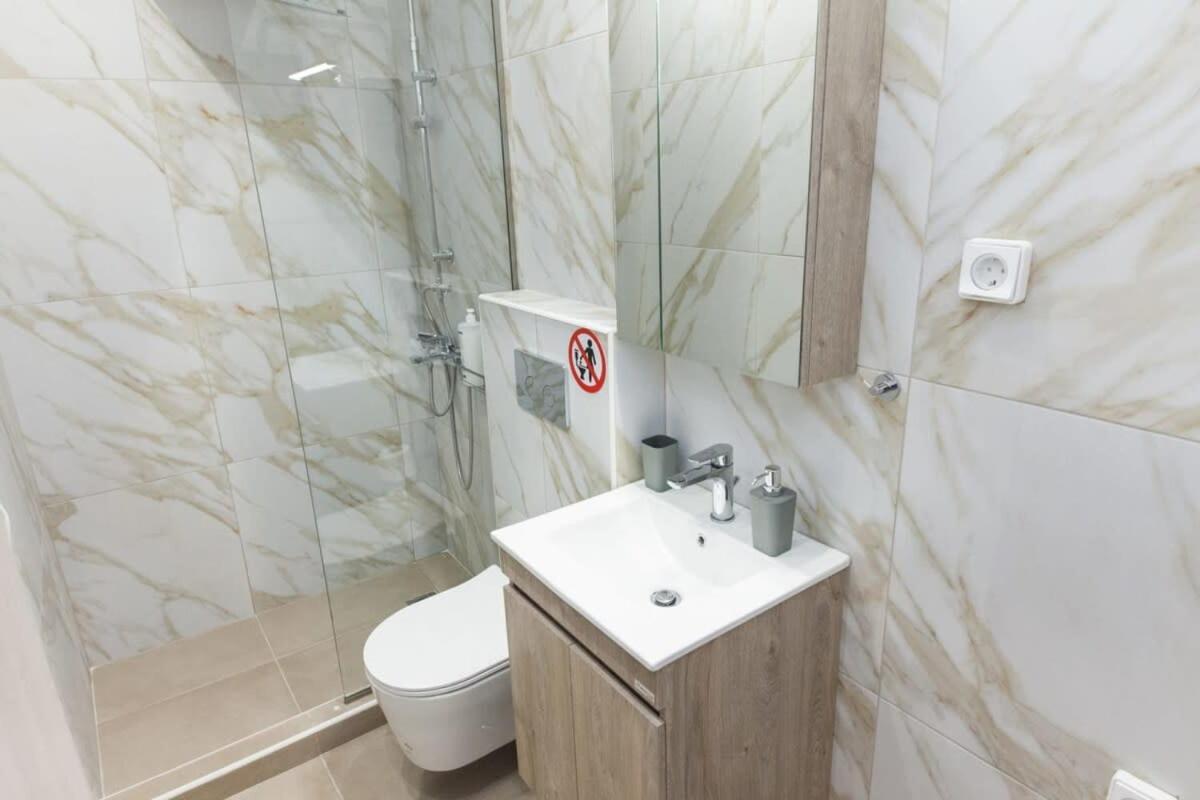 Apartament Brand New Urban Getaway Next To Megaro Mousikis Ateny Zewnętrze zdjęcie