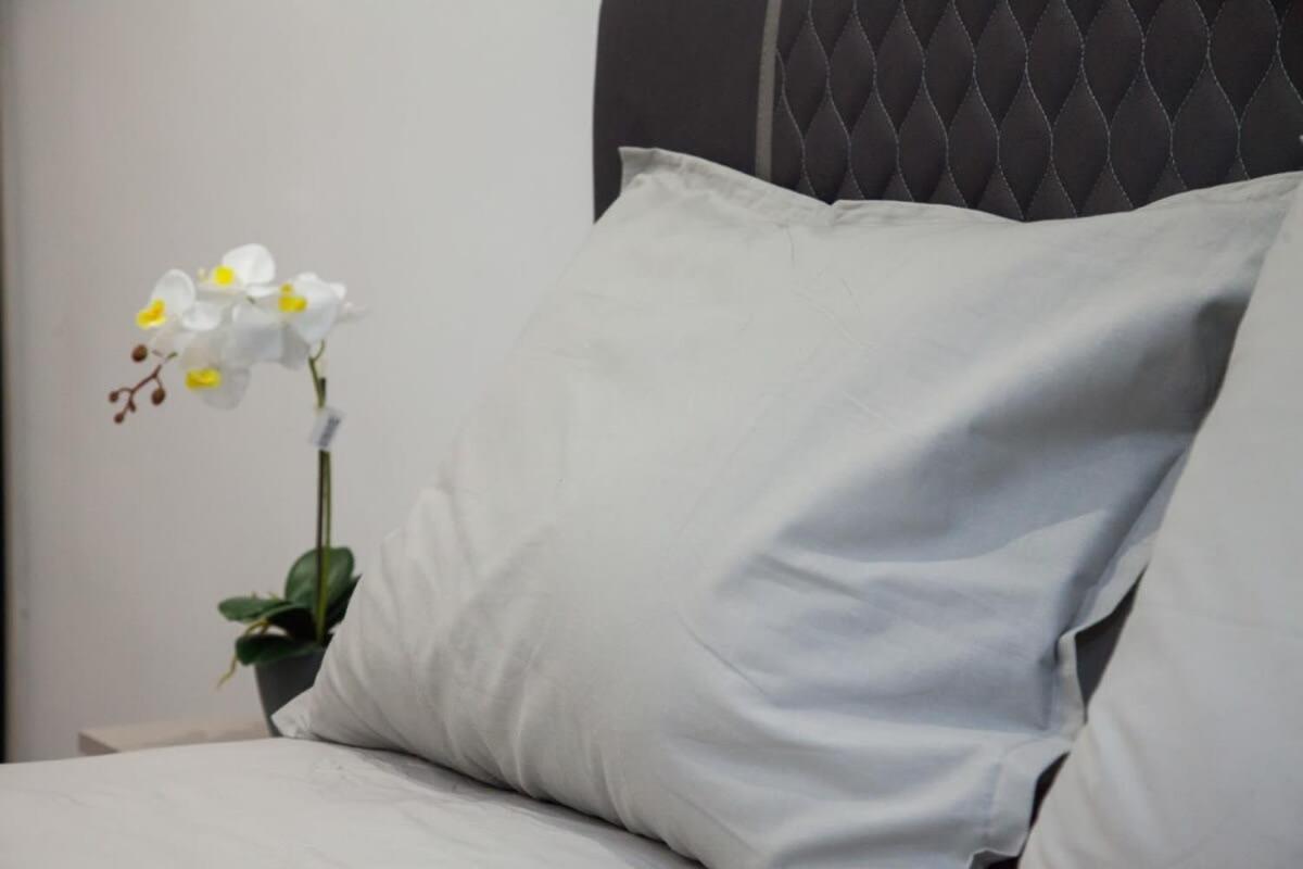 Apartament Brand New Urban Getaway Next To Megaro Mousikis Ateny Zewnętrze zdjęcie