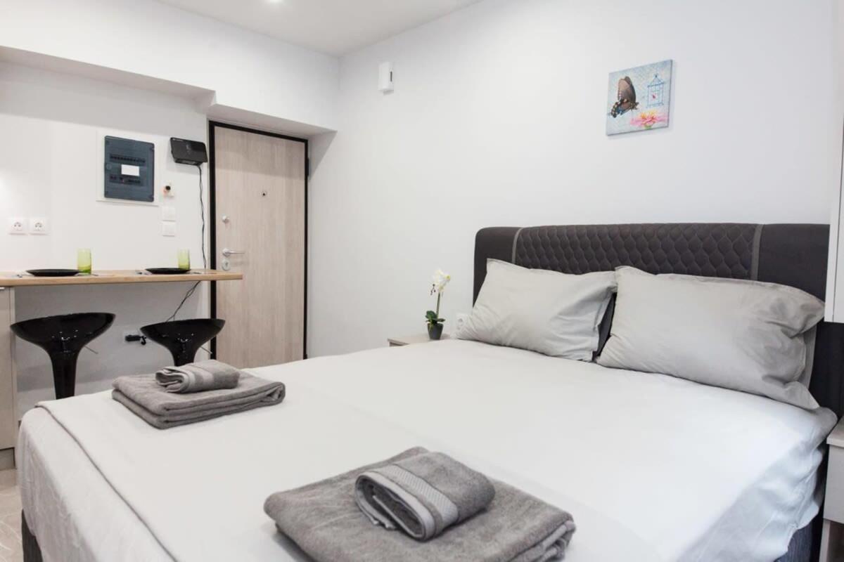 Apartament Brand New Urban Getaway Next To Megaro Mousikis Ateny Zewnętrze zdjęcie