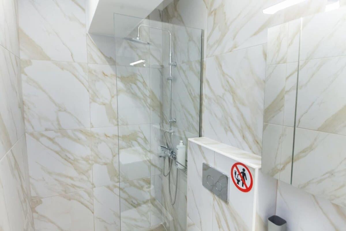 Apartament Brand New Urban Getaway Next To Megaro Mousikis Ateny Zewnętrze zdjęcie