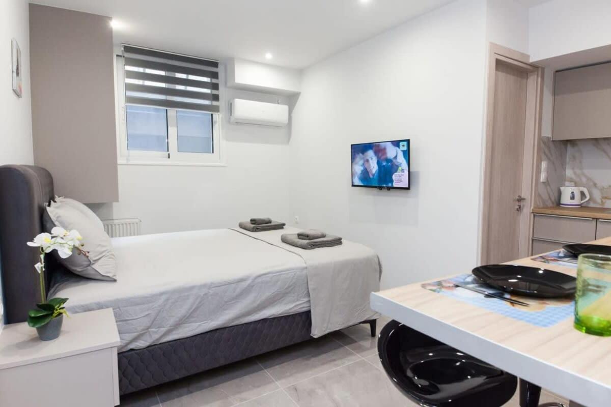 Apartament Brand New Urban Getaway Next To Megaro Mousikis Ateny Zewnętrze zdjęcie